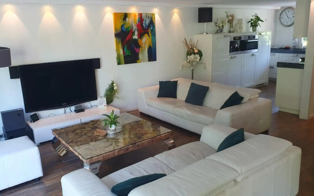 Lake House 74, luxury accommodation
