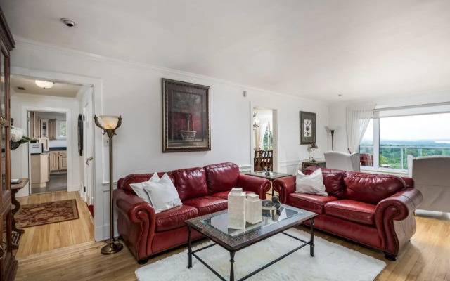 Far Horizons Luxury Vacation Home