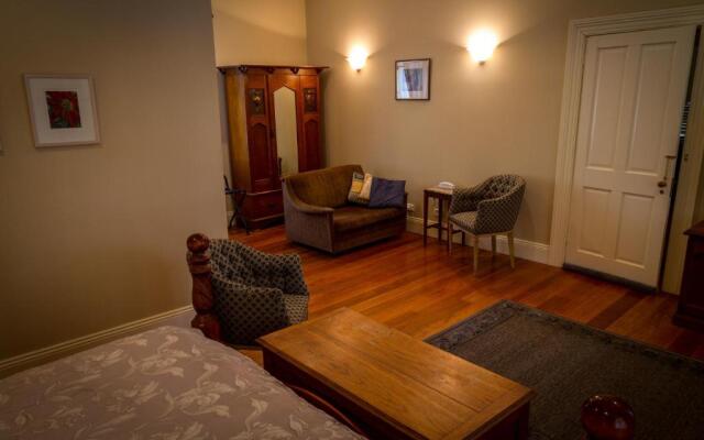 Tizzana Winery Bed & Breakfast
