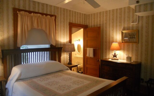 Night Swan Intracoastal B&B