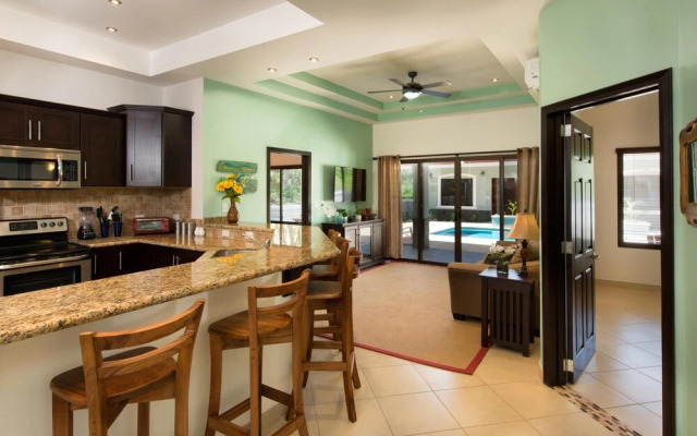 Brand-new 4BD Home With Pool - Ideal for Families - фото 3