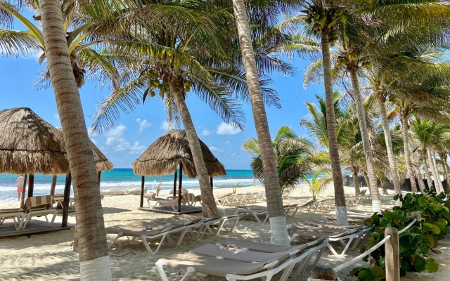 Hive Cancun by G Hotels