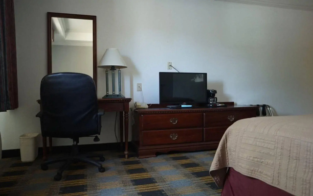 Riverview Inn & Suites