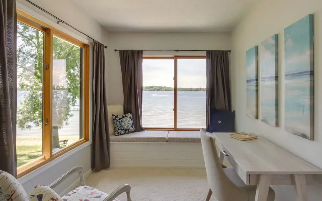 Boat Dock & Private Beach: Lake Mary Retreat!