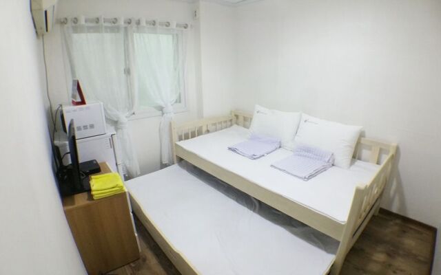 Shinchon Hongdae Guesthouse