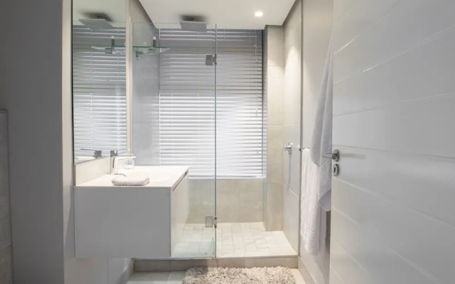 16 On Bree Unit 1713