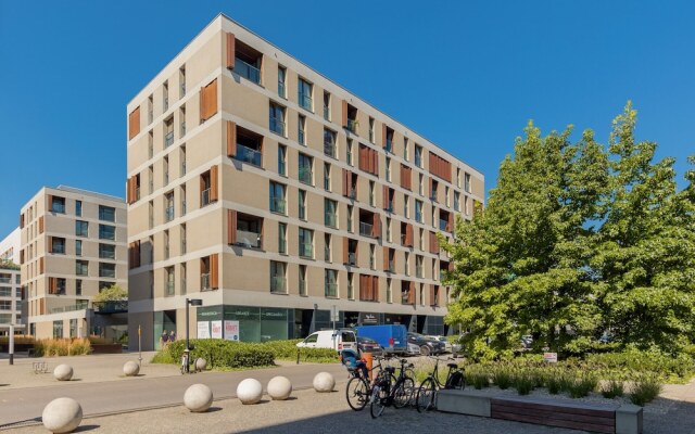 Studio With Balcony Kolejowa by Renters