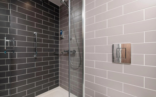 Holiday Inn Express Edinburgh City West by IHG