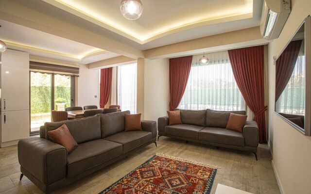 Jakuzili Mustakil Havuzlu Bati Villasi