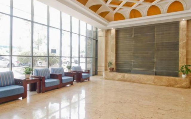 Yaqi Business Hotel (Hefei High-speed Rail South Station North Square)