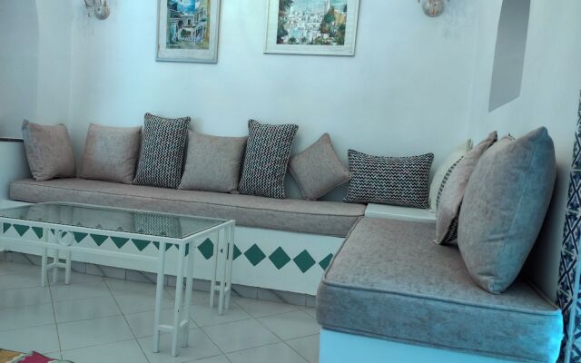 "comfort Shell Near the Beach"