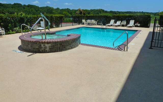 Americas Best Value Inn & Suites Gun Barrel City