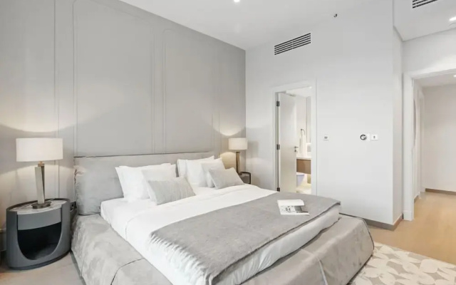 Waterfront 3BR Apt Direct Access to Nakheel Mall