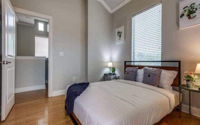 Grand Oak Lawn Town Home