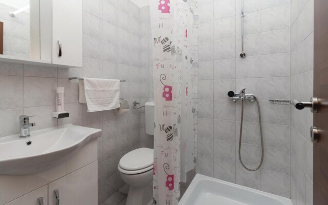 Nice Home in Zadar With Wifi and 8 Bedrooms