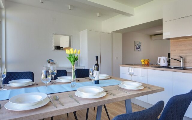 Spacious Holiday Home in Valbandon