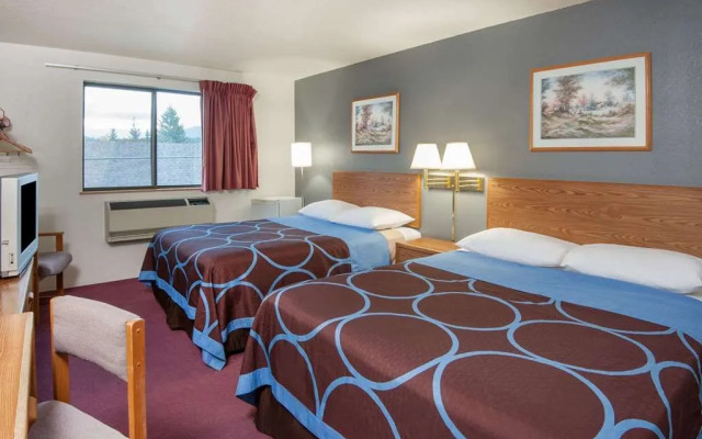 Super 8 Salmon Arm