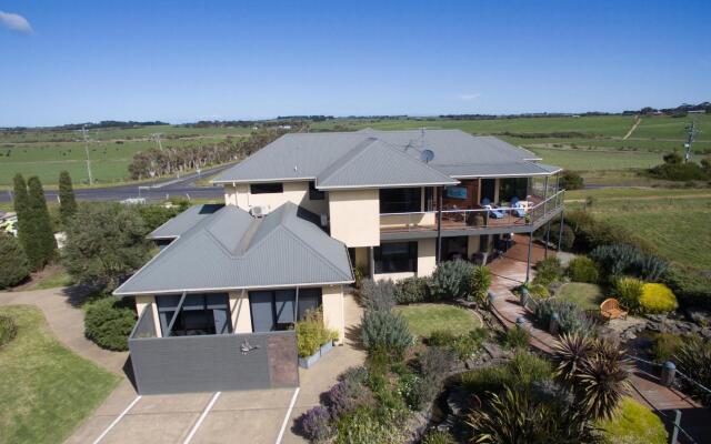 Hilltop Apartments Phillip Island - Adults Only