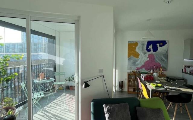 Bright 1BD Flat W/balcony - Heart of Brixton!