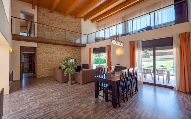 Villa con 2 piscinas