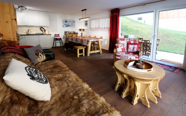 Perrine Garden - Cozy Central Apartment with Private Garden