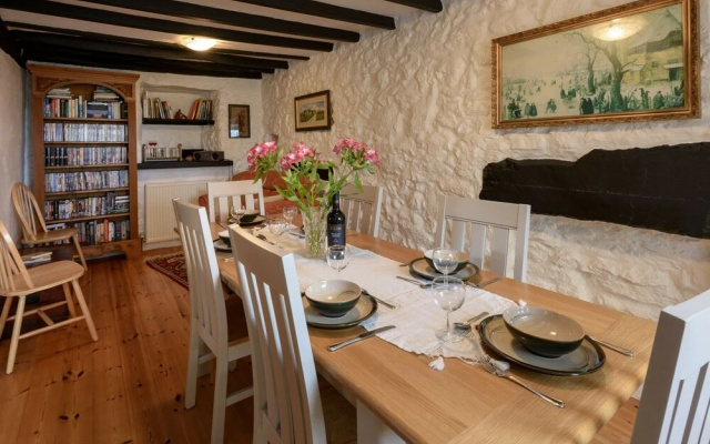 Charming holiday home in Aberdaron with Private Garden