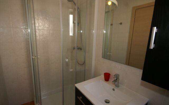 Comfortable Apartment in Vinkuran near Beach