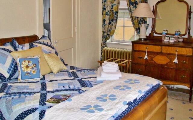 Elkhorn Inn & Theatre