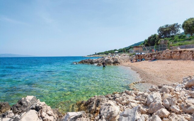 Amazing Home in Ravni with Hot Tub, WiFi & 1 Bedrooms