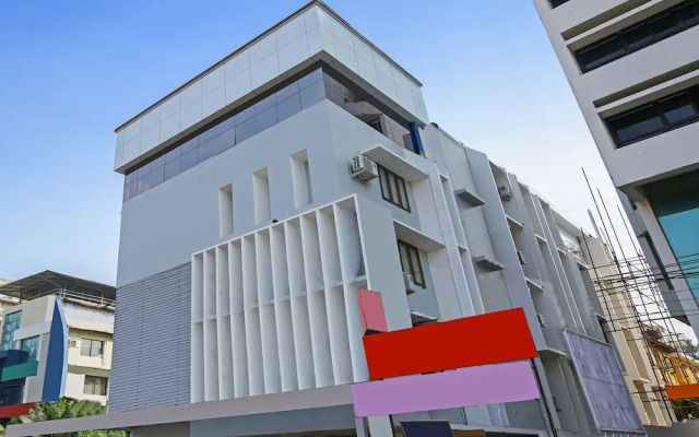 Treebo Goodland Residency - 500m from Railway Station