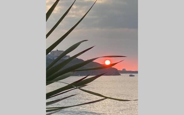 Beautiful 3 bedroom apartment by the Sea