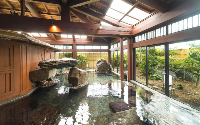Yuraku Hotel