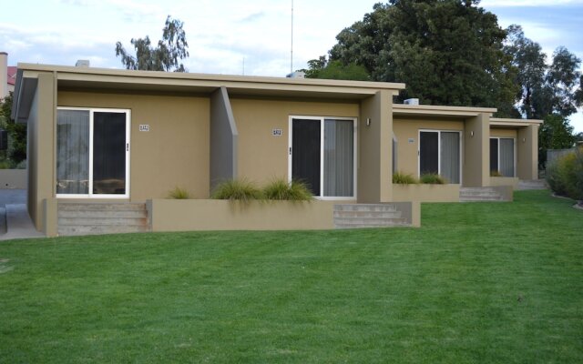 Loxton Community Hotel Motel