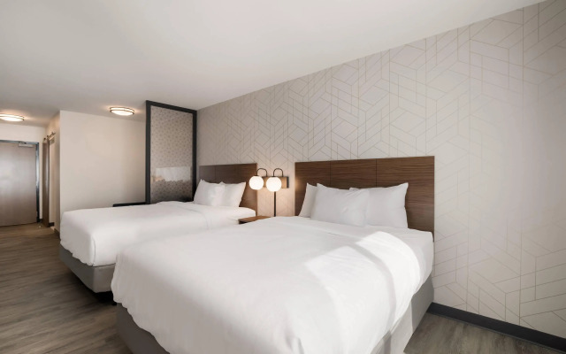 Everhome Suites Corona