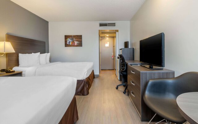 Super 8 by Wyndham Macleod Trail Calgary