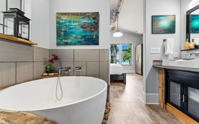 Nancy Key W/pool, Wine Cave, Optional Boat Rental