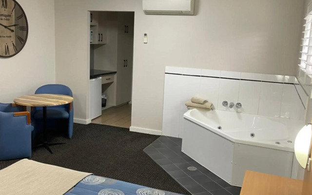 Cattlemans Country Motor Inn & Serviced Apartments
