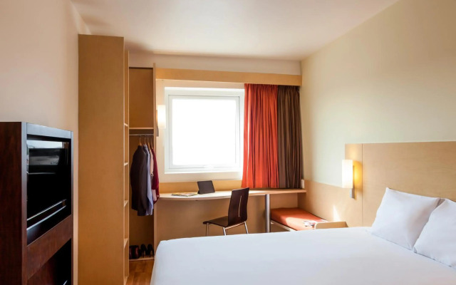 ibis Juarez Consulado