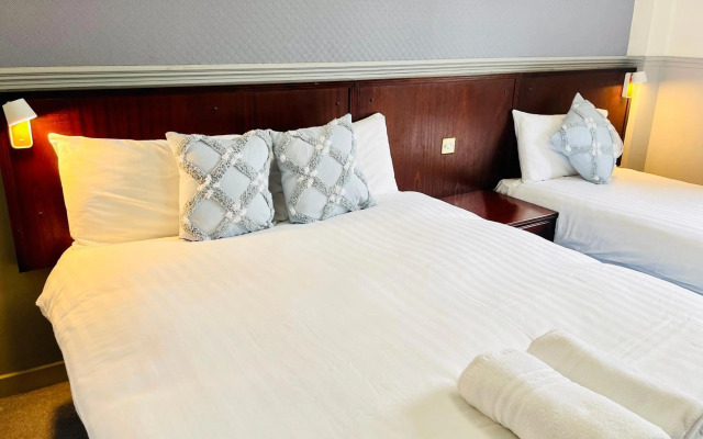 Lovat Hotel