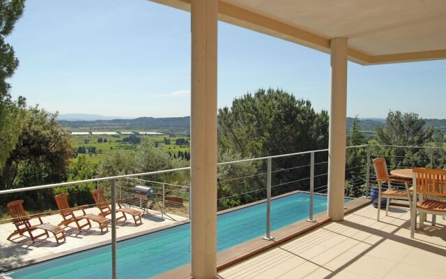 Luxurious Villa in Rochefort-du-gard With Private Pool