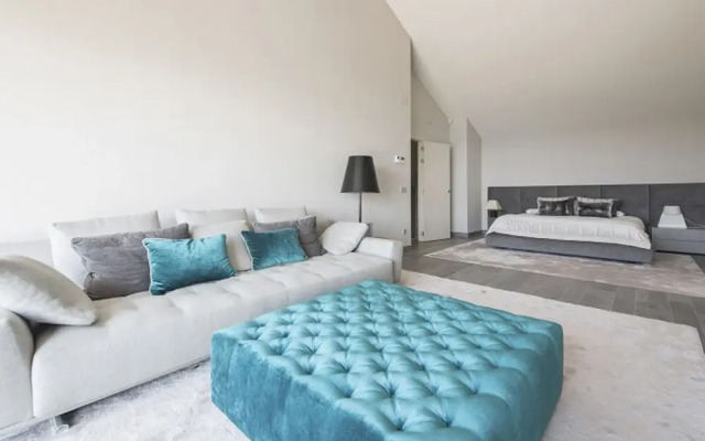 Luxurious Panoramic Spa Villa