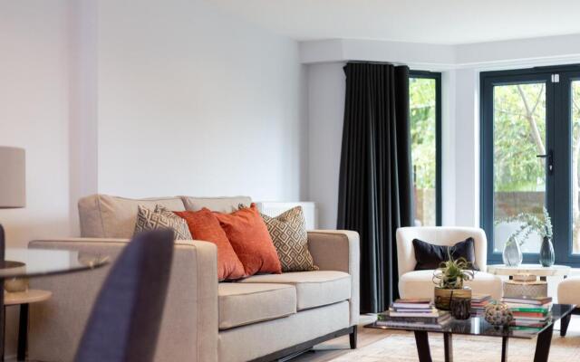 The Carlyle - Elegant Serviced Apartments