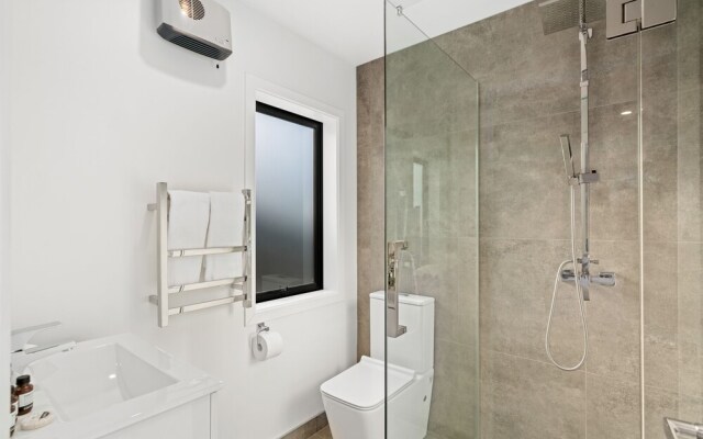 A Luckie Charm - 5-Bedroom Townhouse