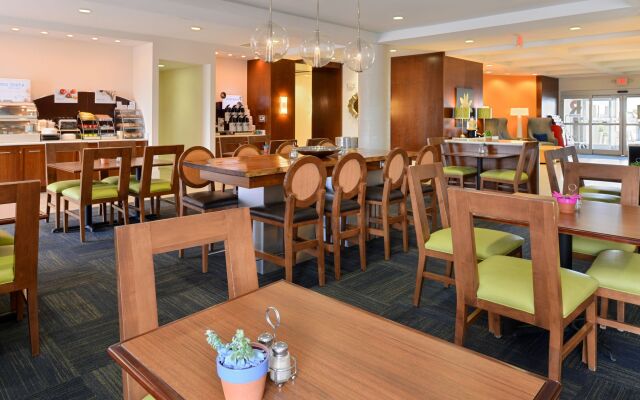 Holiday Inn Express Hotel & Suites Terre Haute, an IHG Hotel