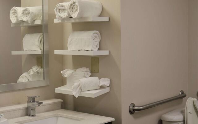 Hampton Inn & Suites Fremont