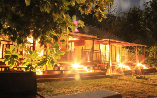Lou Lou Bungalows