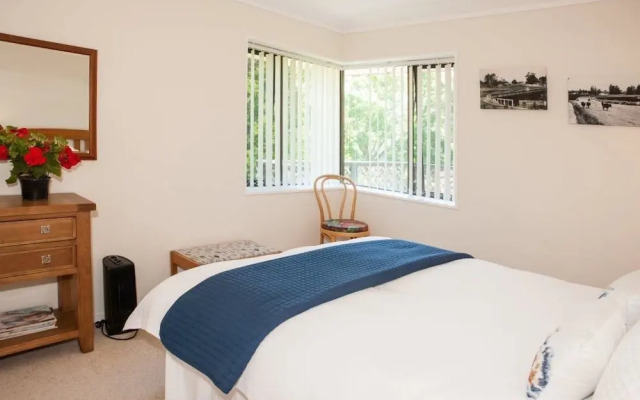 Abundante B&B on 8 Marlowe