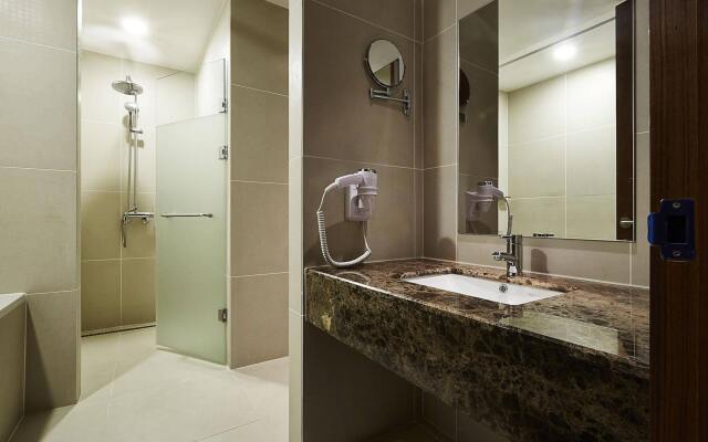 Square By Savills