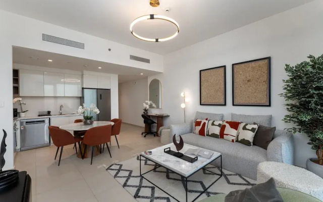 Sleek 2BR at Downtown Close to Dubai Mall
