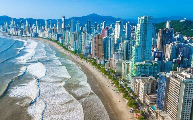 Apto Com Acesso Exclusivo a Praia em BC
